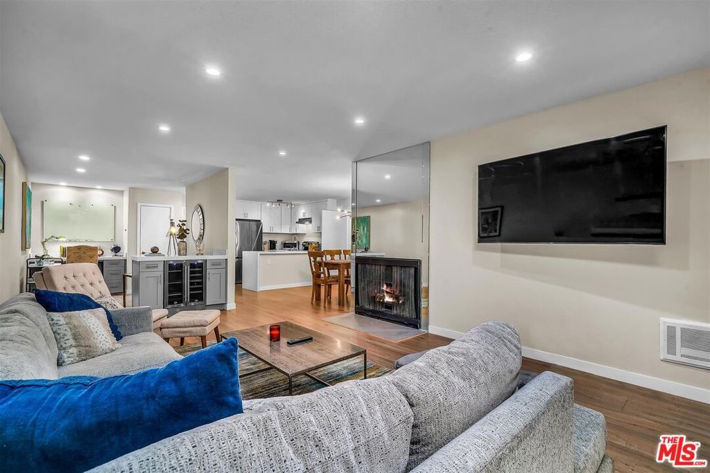 Image 2 of property listing at 11645 Montana Avenue 107, Los Angeles, CA 90049