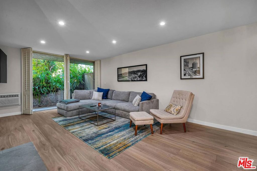 Image 5 of property listing at 11645 Montana Avenue 107, Los Angeles, CA 90049