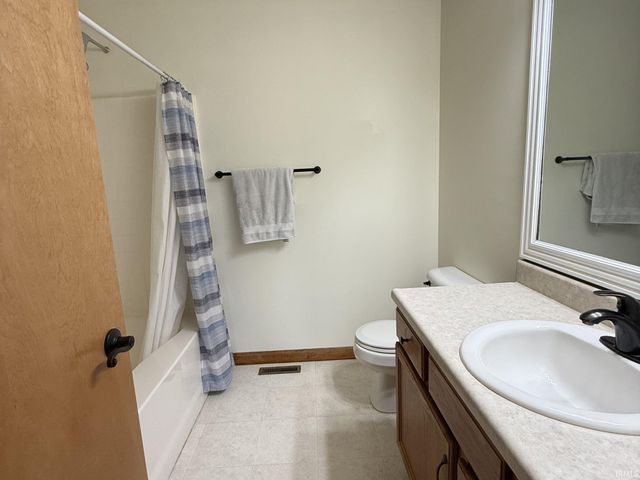 5703 Dennison Drive, Fort Wayne, IN 46835