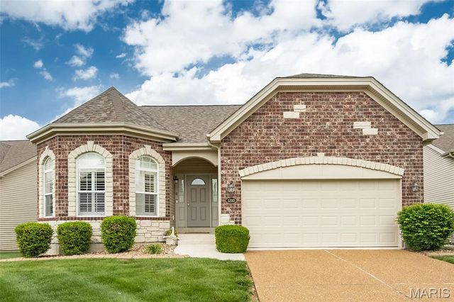 1210 Emerald Gardens Drive, St Peters, MO 63376