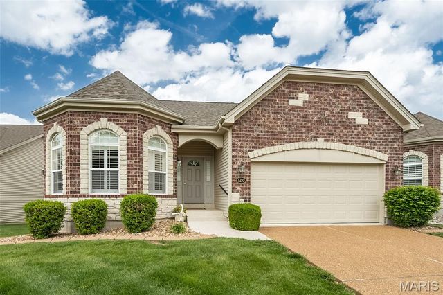 1210 Emerald Gardens Drive, St Peters, MO 63376