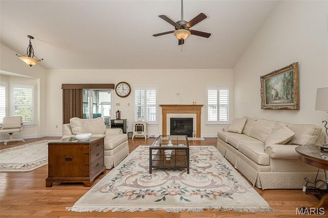 1210 Emerald Gardens Drive, St Peters, MO 63376