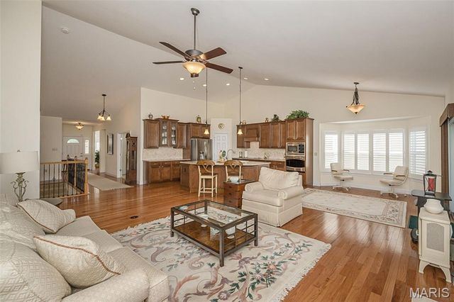 1210 Emerald Gardens Drive, St Peters, MO 63376