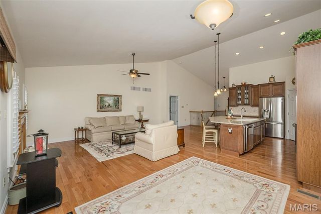 1210 Emerald Gardens Drive, St Peters, MO 63376