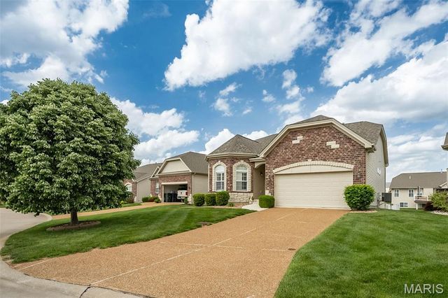 1210 Emerald Gardens Drive, St Peters, MO 63376