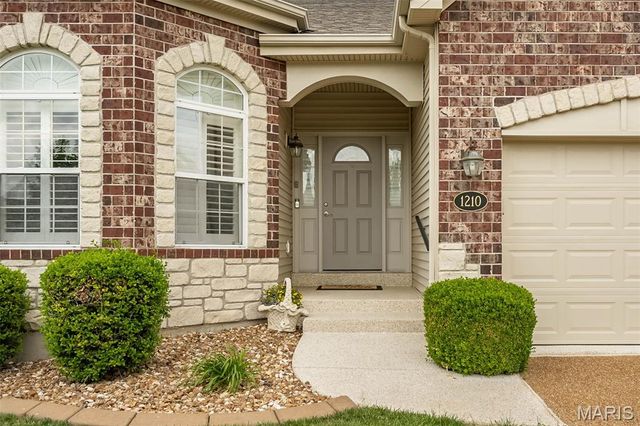 1210 Emerald Gardens Drive, St Peters, MO 63376