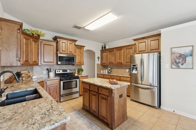 6806 Bear Lane, Greenville, TX 75402