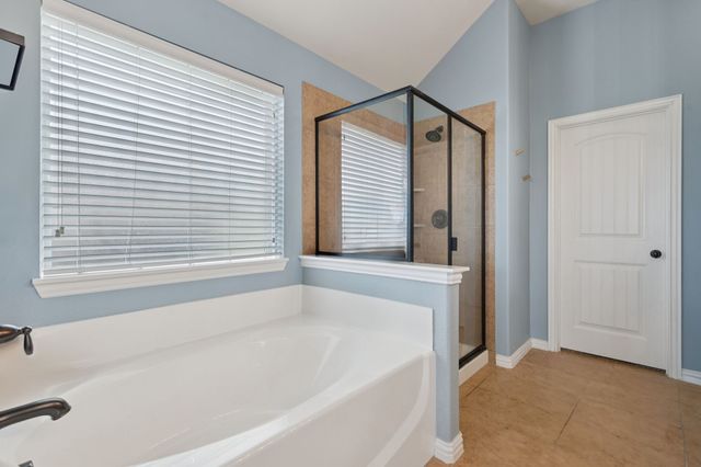 6806 Bear Lane, Greenville, TX 75402