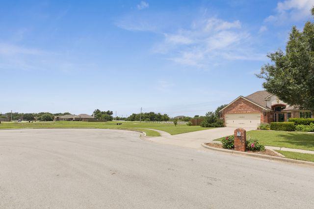 6806 Bear Lane, Greenville, TX 75402