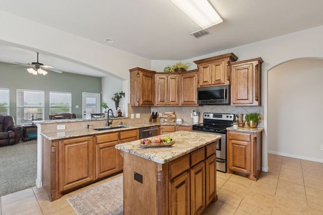 6806 Bear Lane, Greenville, TX 75402