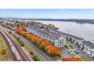 520 Se COLUMBIA RIVER Dr 212, Vancouver, WA 98661