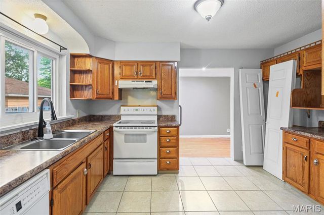 308 Carlyle Avenue, Belleville, IL 62221