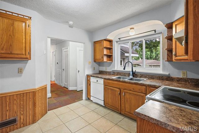 308 Carlyle Avenue, Belleville, IL 62221