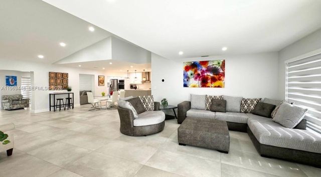 13513 SW 5th St, Miami, FL 33184