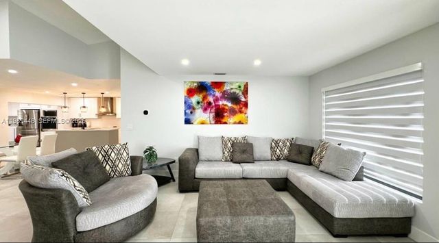 13513 SW 5th St, Miami, FL 33184