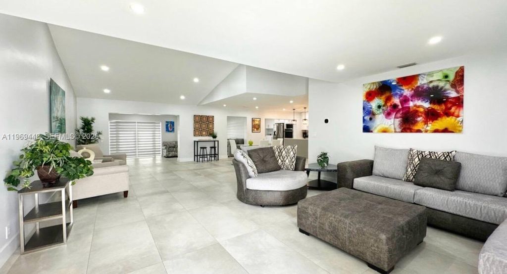 13513 SW 5th St, Miami, FL 33184