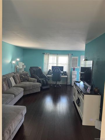 16 Milford Lane 7R, Suffern, NY 10901