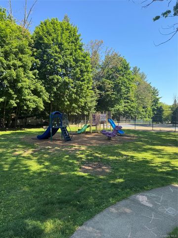 16 Milford Lane 7R, Suffern, NY 10901