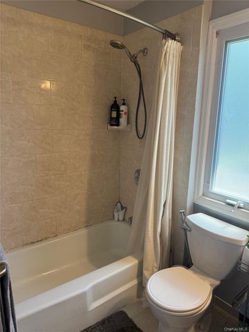16 Milford Lane 7R, Suffern, NY 10901