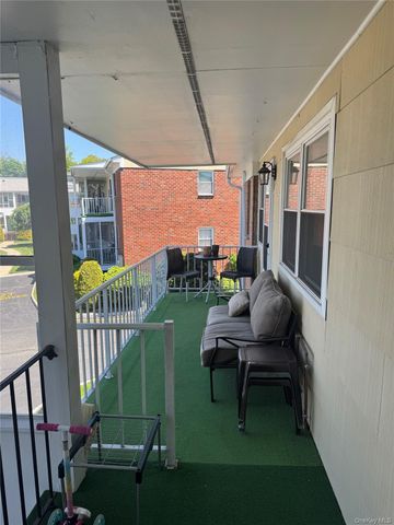 16 Milford Lane 7R, Suffern, NY 10901