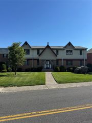 16 Milford Lane 7R, Suffern, NY 10901