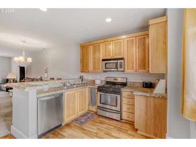 18465 Sw STEPPING STONE Dr 11, Beaverton, OR 97003