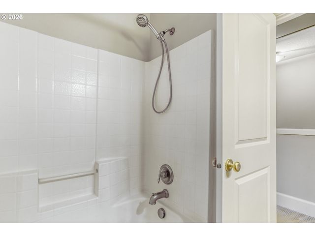 18465 Sw STEPPING STONE Dr 11, Beaverton, OR 97003