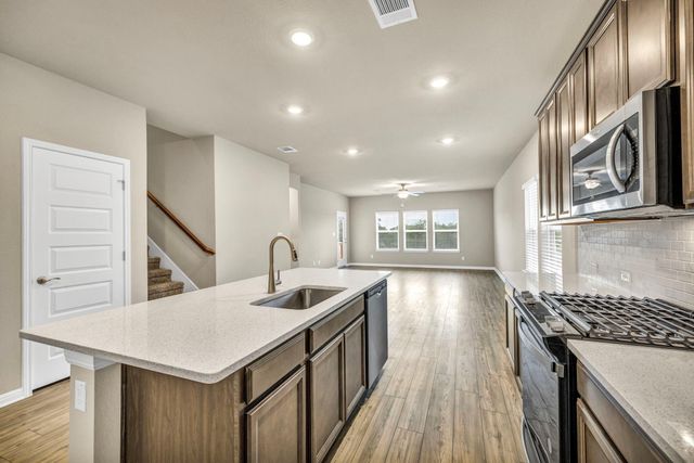 233 El Capitan LOOP, Dripping Springs, TX 78620