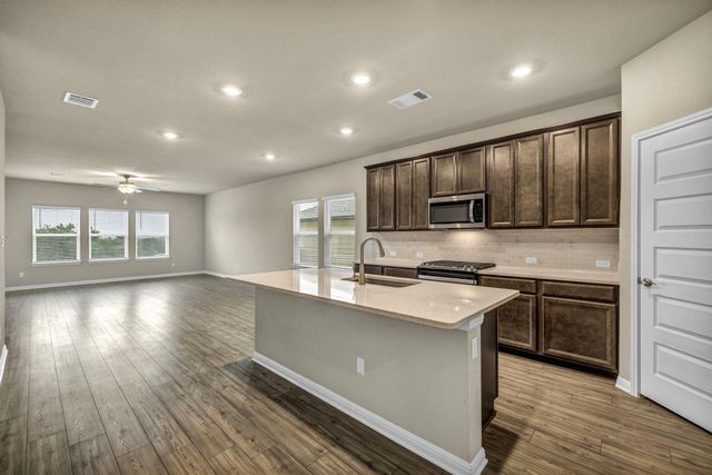 233 El Capitan LOOP, Dripping Springs, TX 78620