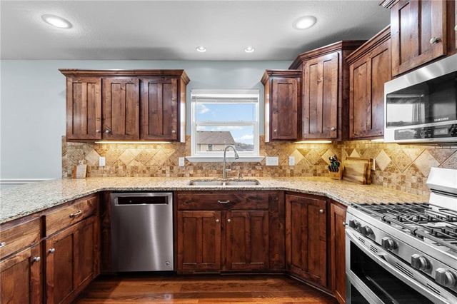 4128 Cades Cove, Leavenworth, KS 66048