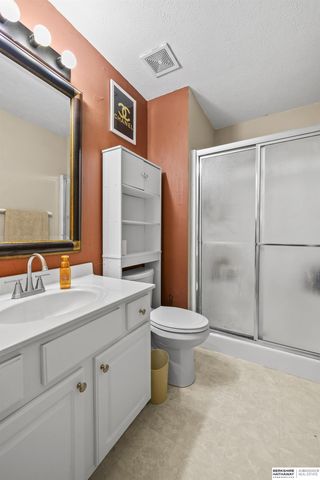 13021 Vernon Avenue, Omaha, NE 68164