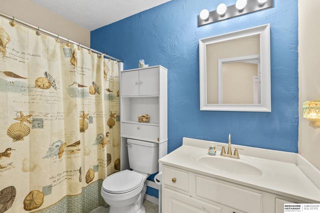 13021 Vernon Avenue, Omaha, NE 68164
