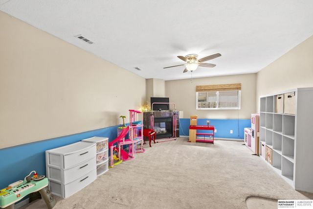 13021 Vernon Avenue, Omaha, NE 68164