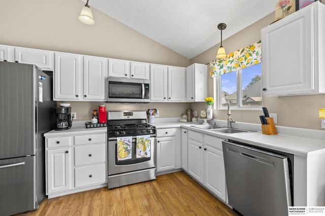 13021 Vernon Avenue, Omaha, NE 68164
