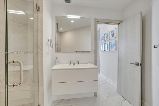 3000 Island Boulevard PH-4, Aventura, FL 33160