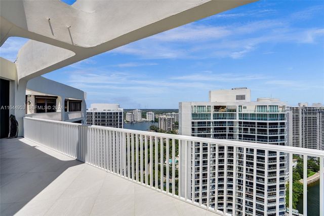 3000 Island Boulevard PH-4, Aventura, FL 33160