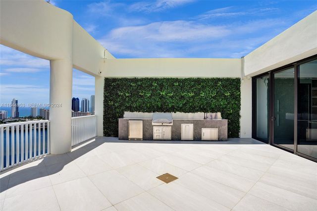 3000 Island Boulevard PH-4, Aventura, FL 33160