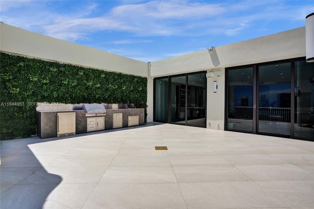 3000 Island Boulevard PH-4, Aventura, FL 33160