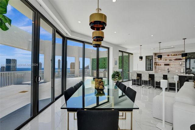 3000 Island Boulevard PH-4, Aventura, FL 33160