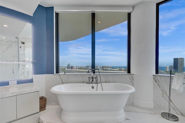 3000 Island Boulevard PH-4, Aventura, FL 33160
