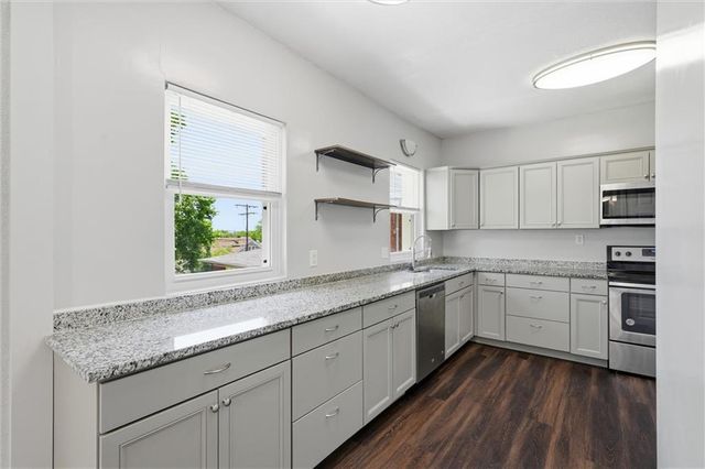 4240 Highland Avenue, Kansas City, MO 64110