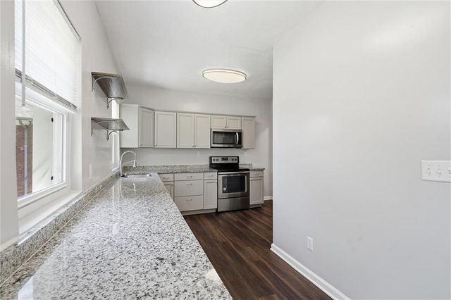 4240 Highland Avenue, Kansas City, MO 64110