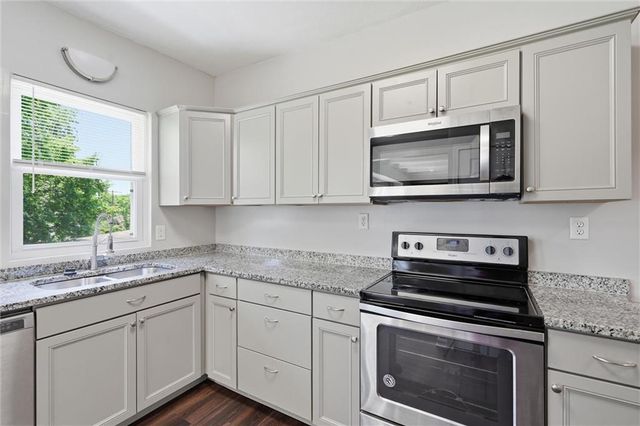 4240 Highland Avenue, Kansas City, MO 64110