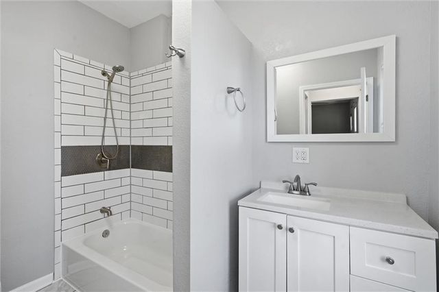 4240 Highland Avenue, Kansas City, MO 64110