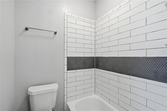4240 Highland Avenue, Kansas City, MO 64110