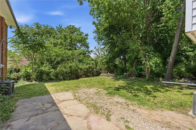 4240 Highland Avenue, Kansas City, MO 64110