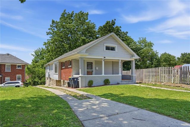 4240 Highland Avenue, Kansas City, MO 64110