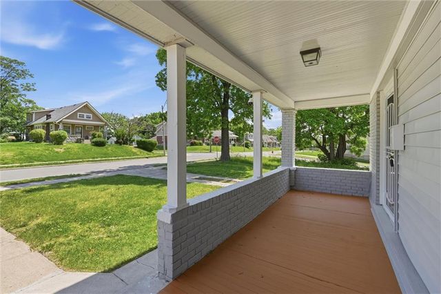 4240 Highland Avenue, Kansas City, MO 64110