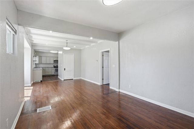4240 Highland Avenue, Kansas City, MO 64110
