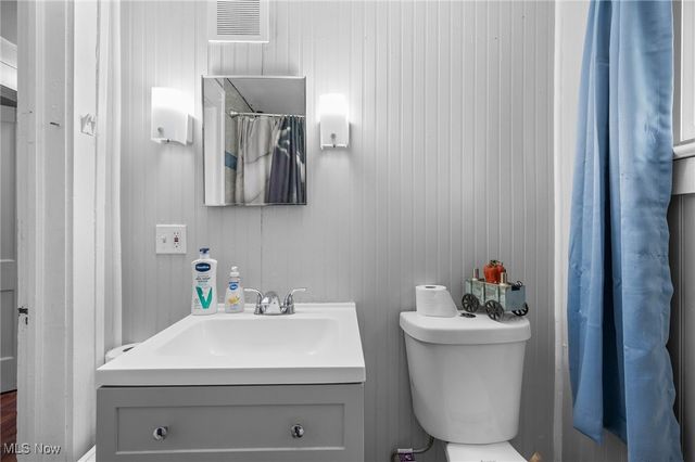 910 Bye Street, Akron, OH 44320